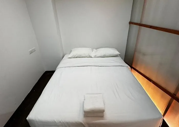 Glur Pratunam Hostal *